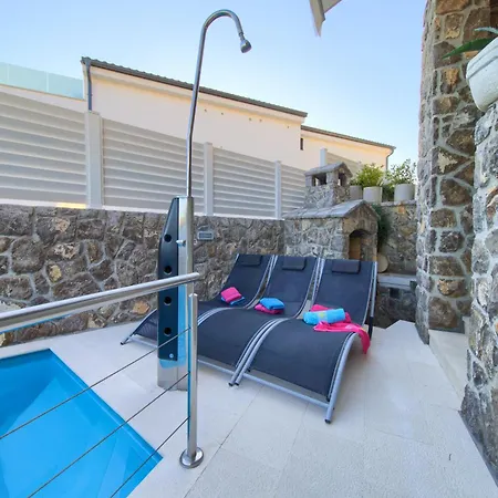 Miracle 1 With Heated Pool Villa Krk Town