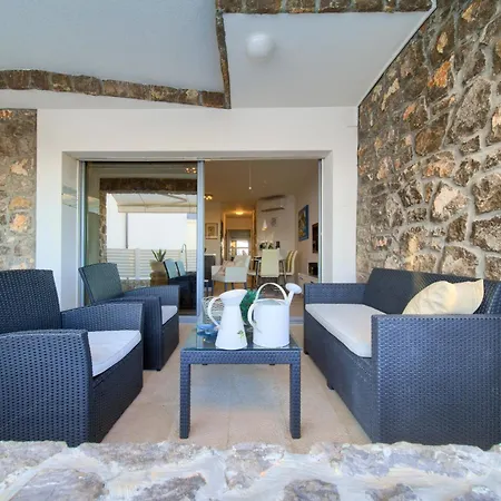 Miracle 1 With Heated Pool Krk Town