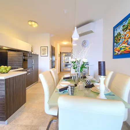 Villa Miracle 1 With Heated Pool *