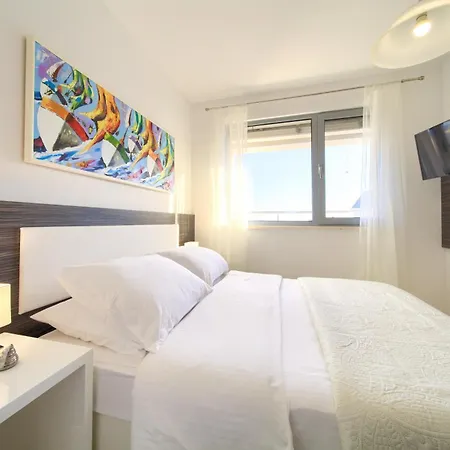 Miracle 1 With Heated Pool Vila
