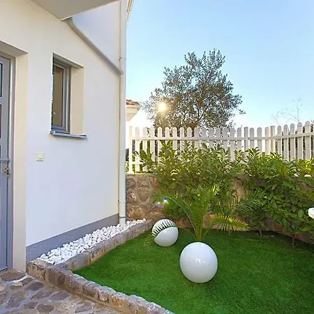 Miracle 1 With Heated Pool Villa Krk Town