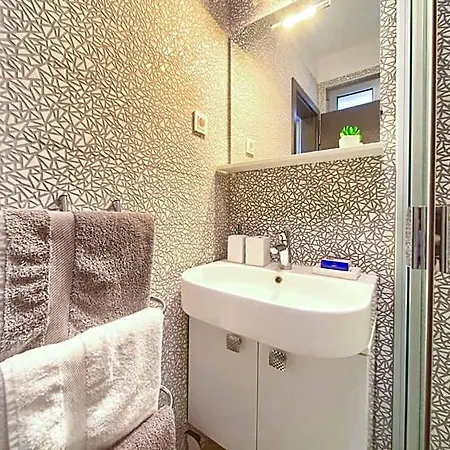 Villa Miracle 1 With Heated Pool *