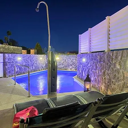 Miracle 1 With Heated Pool Villa Krk Town