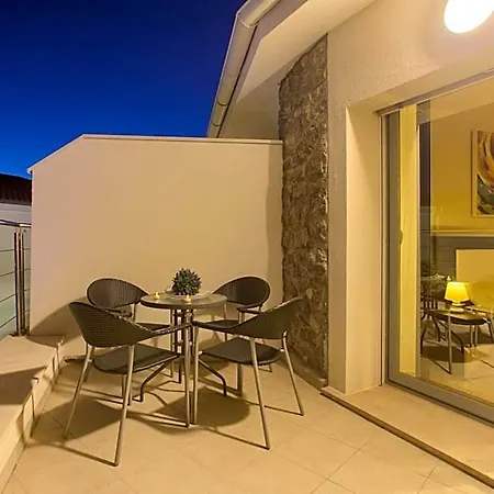 Miracle 1 With Heated Pool Krk Town