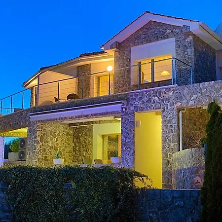 Villa Miracle 1 With Heated Pool *