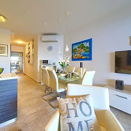 Villa Miracle 1 With Heated Pool *