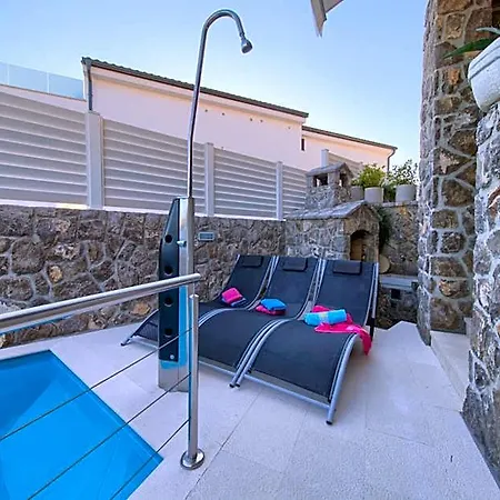 Miracle 1 With Heated Pool Villa Krk Town