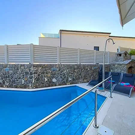 Miracle 1 With Heated Pool Krk Town
