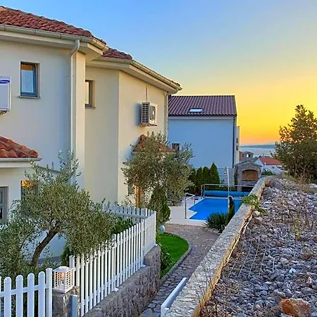 Villa Miracle 1 With Heated Pool