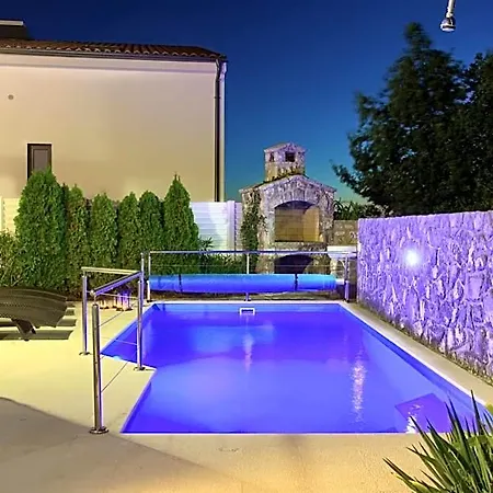 Vila Miracle 1 With Heated Pool