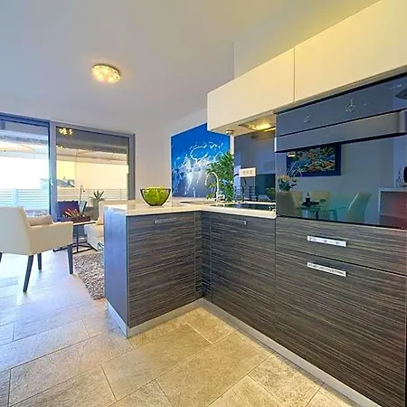 Miracle 1 With Heated Pool Krk Town