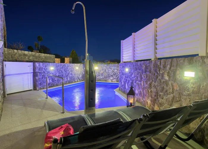 Villa Miracle 1 With Heated Pool