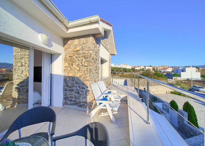 Villa Miracle 1 With Heated Pool Krk Town