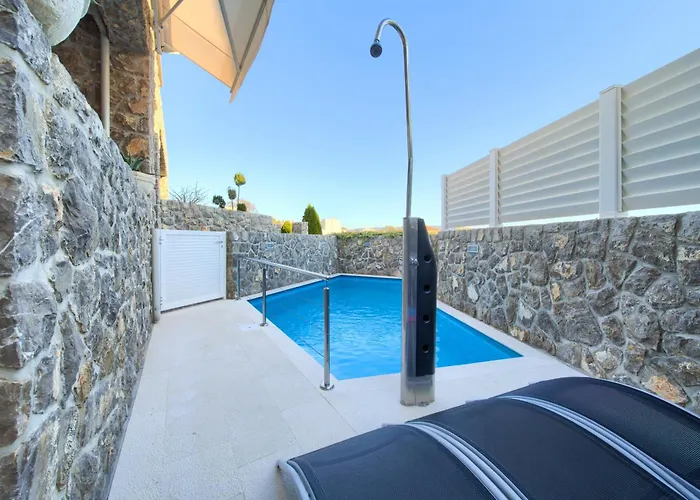 Villa Miracle 1 With Heated Pool *