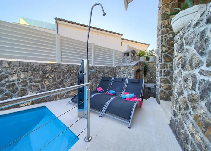 Miracle 1 With Heated Pool Villa Krk Town