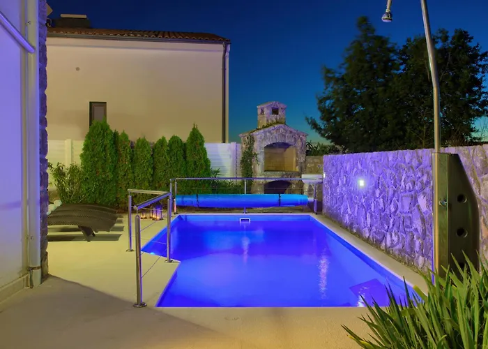 Miracle 1 With Heated Pool Villa