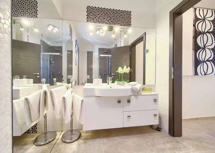 Villa Miracle 1 With Heated Pool