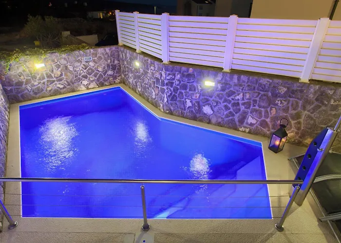 Miracle 1 With Heated Pool Krk Town