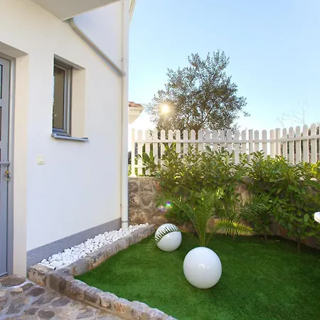 Villa Miracle 1 With Heated Pool