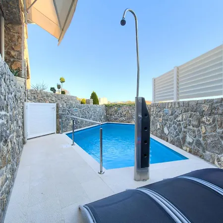 Villa Miracle 1 With Heated Pool *