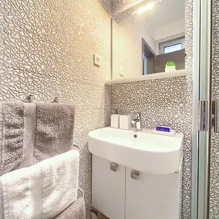 Villa Miracle 1 With Heated Pool