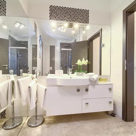 Villa Miracle 1 With Heated Pool