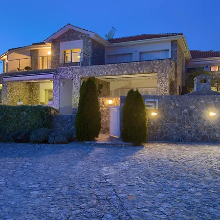 Villa Miracle 1 With Heated Pool